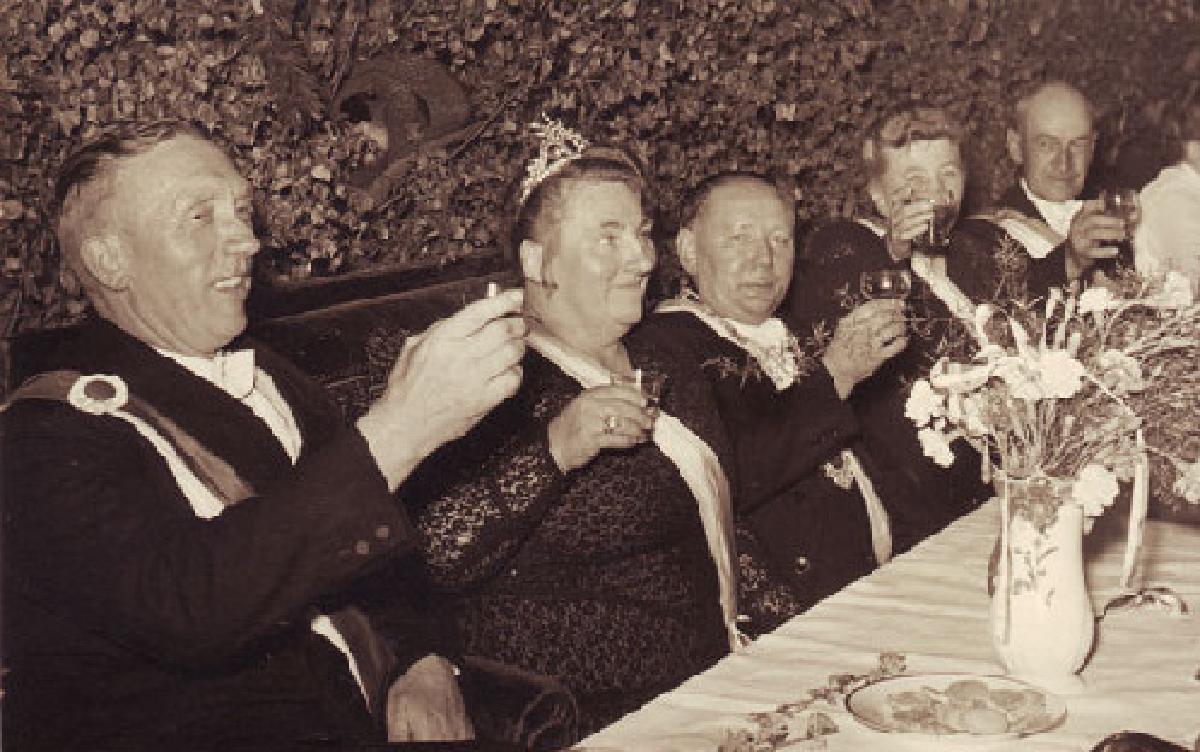 Thron 1953/1954 - Johann II.