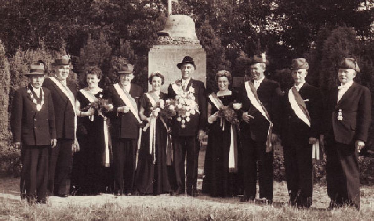 Thron 1956/1957 - Bernhard IV.