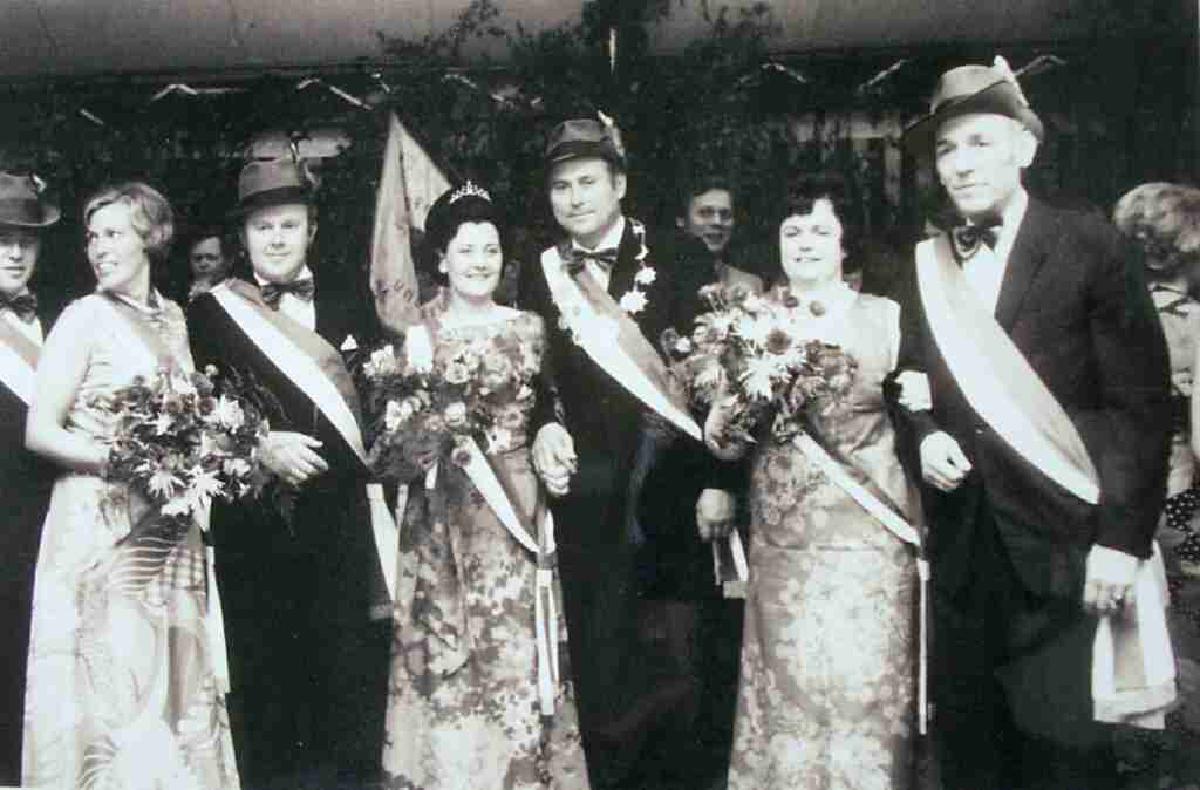 Thron 1974/1975 - Heinrich IX.