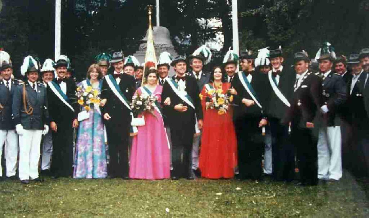 Thron 1976/1977 - Bernhard VIII.