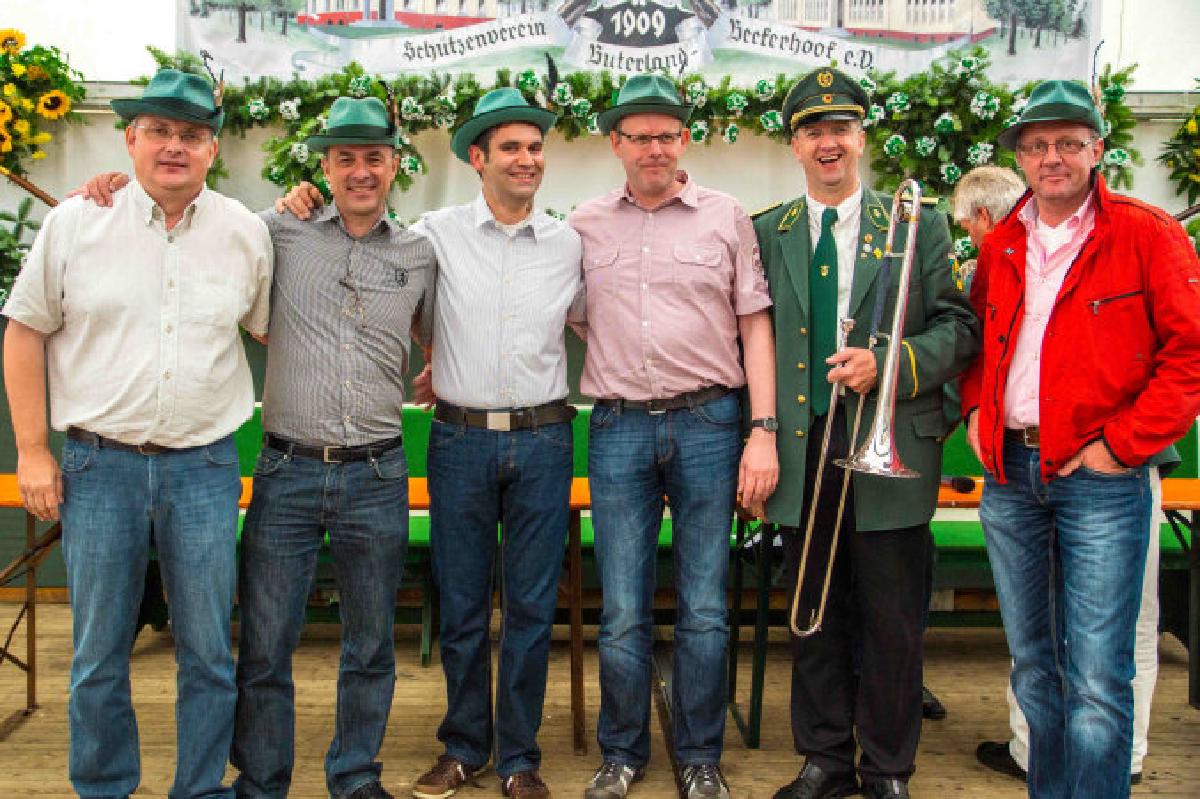 von links: Gerd Schmeing, Burkhard Büscher, Albert Falkenberg, Berthold Doetkotte, Jochen Hoffstede (Musiker, hat sich dann doch nicht getraut) und Ulrich Wissing