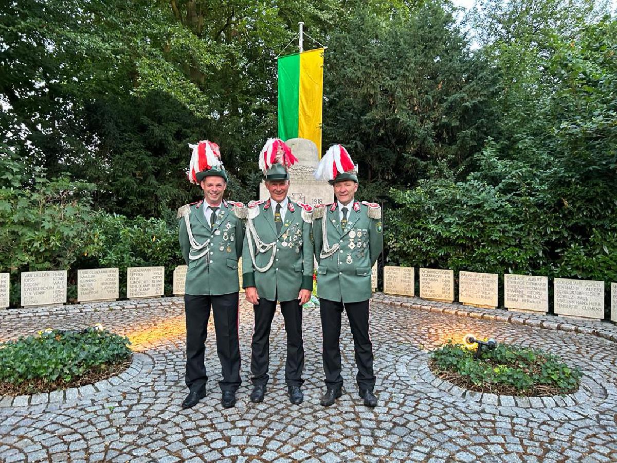 vlnr: T. Arnzen, N. Droste, M. Schreiber